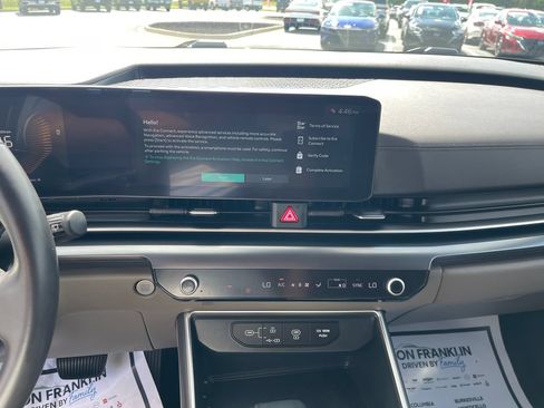Used 2025 Kia Carnival FWD image 20
