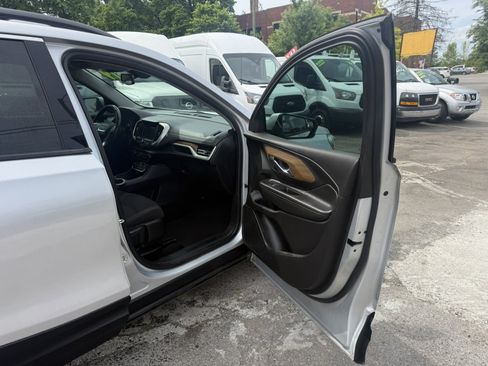 Used 2019 GMC Terrain SLE w/ Driver Convenience Package FWD image 13