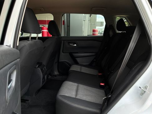 Used 2025 Nissan Rogue SV FWD image 12