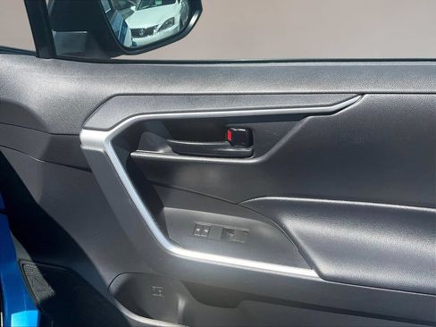 Used 2021 Toyota RAV4 LE w/ Carpet Mat Package (TMS) FWD image 23