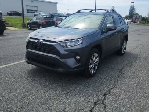 Used 2019 Toyota RAV4 XLE Premium w/ Cold Weather Package AWD/4WD image 3