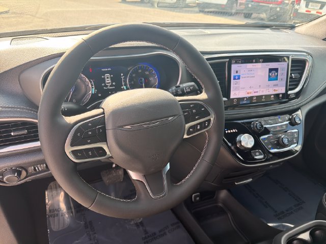 New 2027 Chrysler Pacifica Select FWD image 13