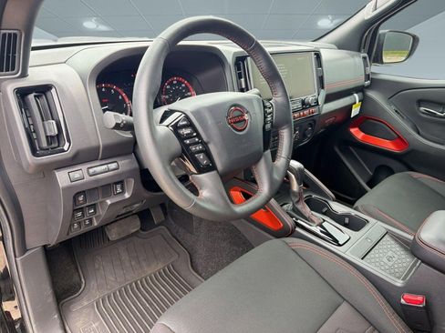Used 2025 Nissan Frontier PRO-4X w/ Pro Convenience Package AWD/4WD image 4