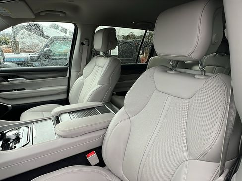 Used 2024 Jeep Wagoneer Series II image 17