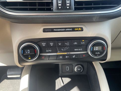 Used 2020 Ford Escape Titanium image 21