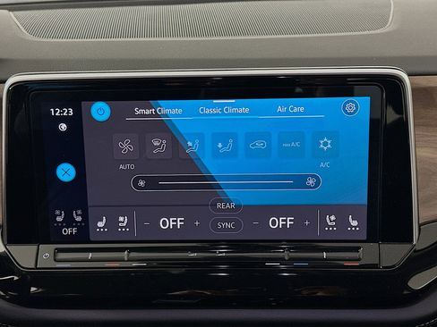 Used 2025 Volkswagen Atlas SE image 22