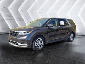 Used 2024 Kia Carnival LX video 1