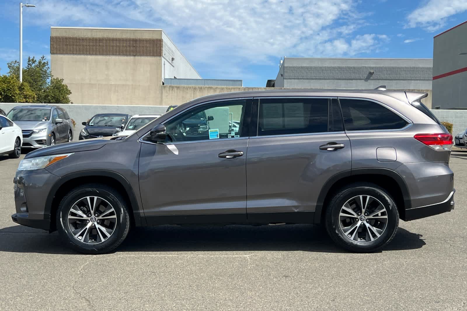 Certified 2019 Toyota Highlander Plus FWD image 9