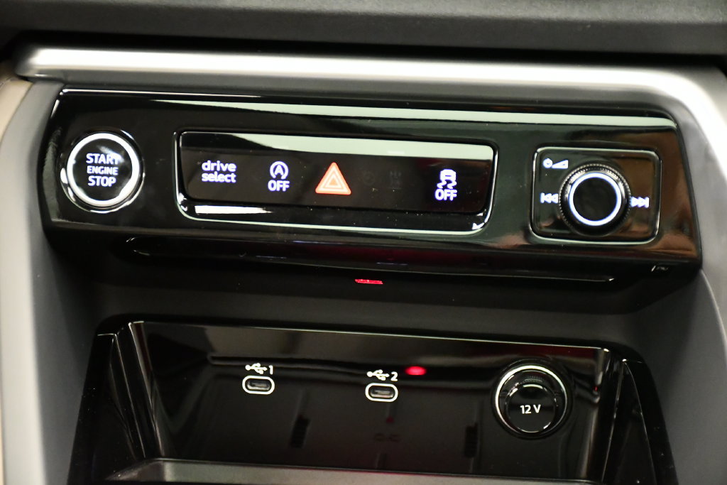 Used 2025 Audi Q5 Premium w/ Convenience Package AWD/4WD image 25