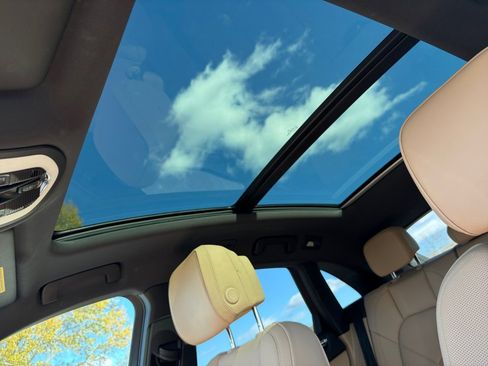 Certified 2025 Porsche Macan image 19