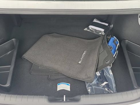 Certified 2025 Hyundai Elantra SEL FWD image 9