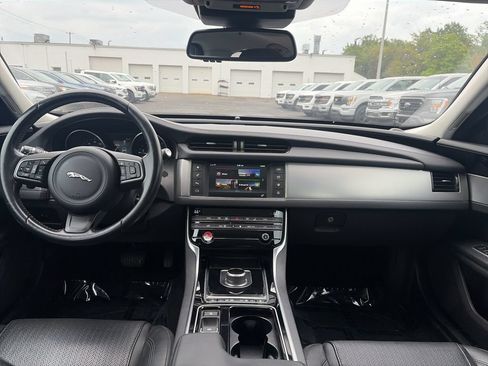 Used 2017 Jaguar XF Prestige AWD/4WD image 21