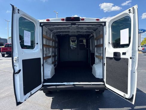 Used 2025 RAM ProMaster 2500 w/ U-Haul Equipment Group FWD image 16