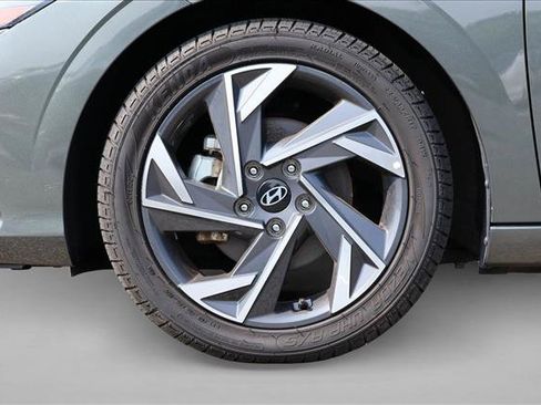 Certified 2024 Hyundai Elantra Limited FWD image 9