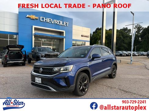 Used 2023 Volkswagen Taos SE w/ Panoramic Sunroof Package FWD image 1
