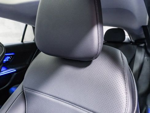 Used 2025 Mercedes-Benz GLC 300 4MATIC image 21