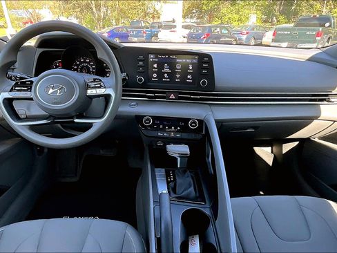 Used 2023 Hyundai Elantra SEL image 7