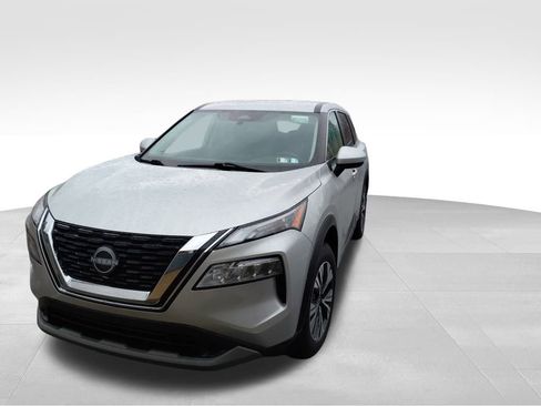 Used 2023 Nissan Rogue SV image 2