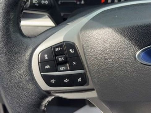 Certified 2022 Ford Explorer XLT w/ Equipment Group 202A image 9