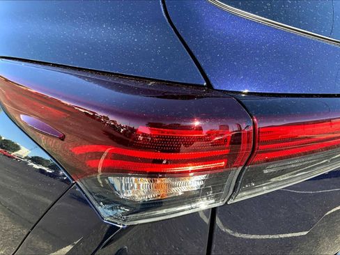 Used 2025 Toyota Highlander Limited image 24