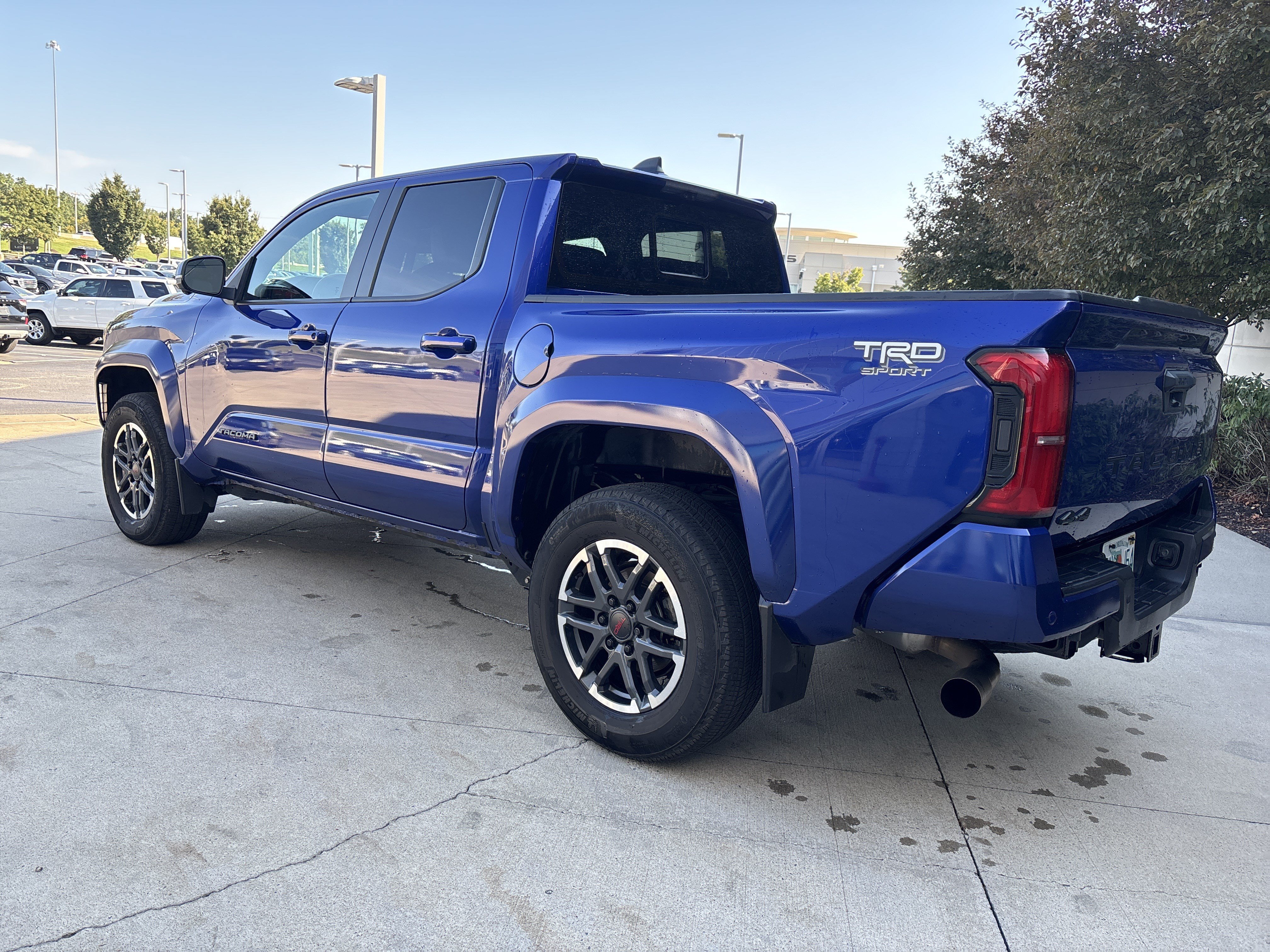 Used 2024 Toyota Tacoma TRD Sport w/ TRD Sport Premium Package AWD/4WD image 7