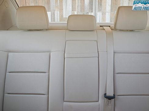 Used 2014 Mercedes-Benz E 350 4MATIC Sedan image 23