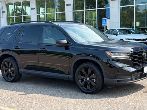 Certified 2025 Honda Pilot Black Edition image 1