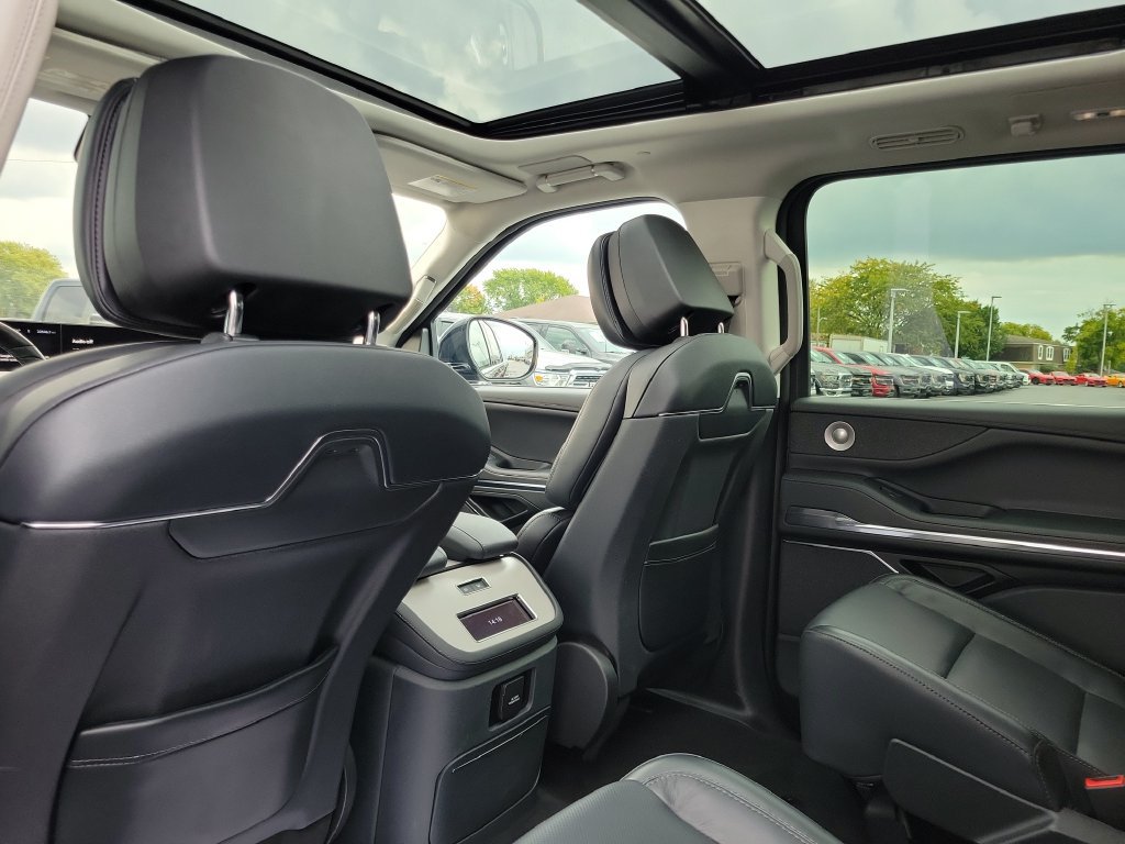 Certified 2025 Lincoln Navigator L Reserve AWD/4WD image 15