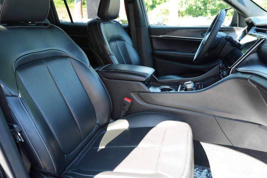 Used 2024 Jeep Grand Cherokee L Limited w/ Luxury Tech Group II AWD/4WD image 24