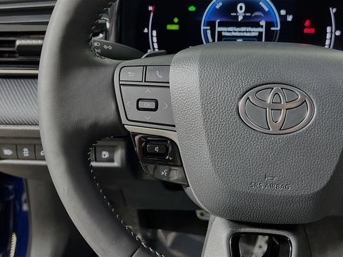 Used 2025 Toyota Camry SE w/ Convenience Package FWD image 19