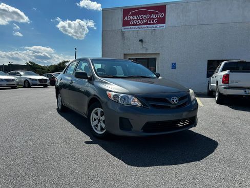 Used 2011 Toyota Corolla LE image 1