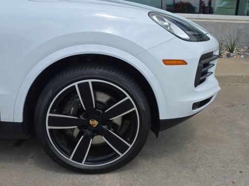 Certified 2023 Porsche Cayenne w/ Premium Package AWD/4WD image 11