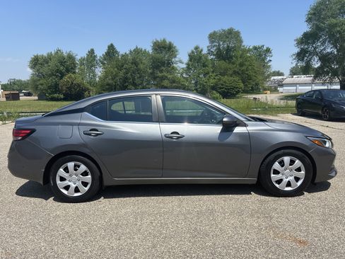 Used 2020 Nissan Sentra S FWD image 2