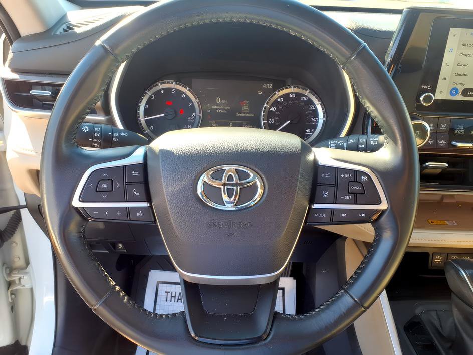 Used 2023 Toyota Highlander XLE FWD image 26