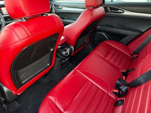 Used 2022 Alfa Romeo Stelvio Veloce image 33