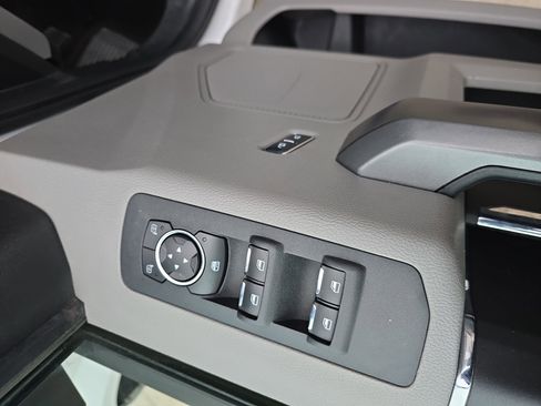 Used 2016 Ford F150 XLT image 28