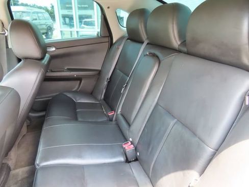 Used 2011 Chevrolet Impala LTZ FWD image 12