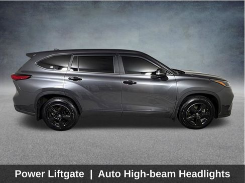 Used 2023 Toyota Highlander LE AWD/4WD image 10