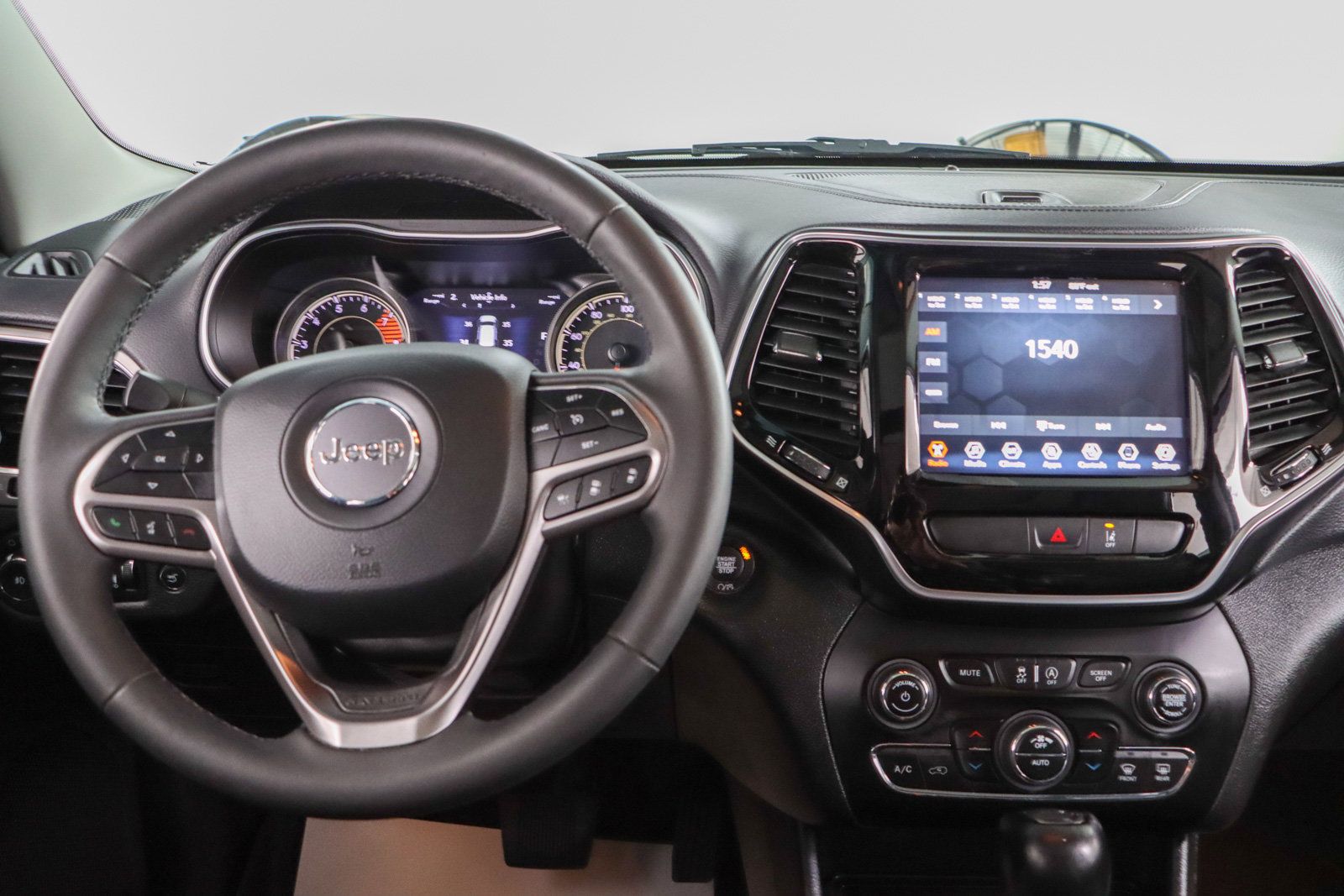 Used 2022 Jeep Cherokee Limited AWD/4WD image 17