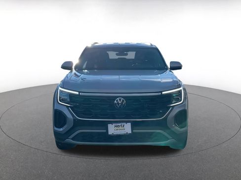 Used 2025 Volkswagen Atlas Cross Sport SE image 4