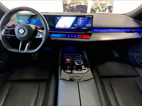 Certified 2025 BMW M5 w/ Executive Package image 32