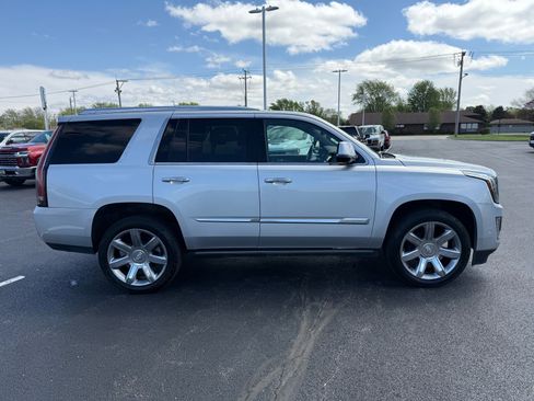 Used 2019 Cadillac Escalade Premium Luxury image 6