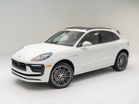 Certified 2026 Porsche Macan AWD/4WD image 1