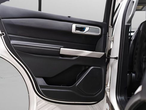 Used 2022 Ford Explorer Limited w/ Class IV Trailer Tow Package image 34