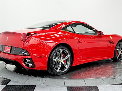Used 2014 Ferrari California RWD image 41