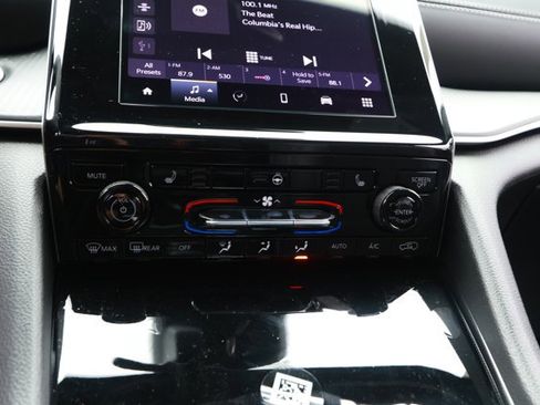 New 2025 Jeep Grand Cherokee L Altitude image 19