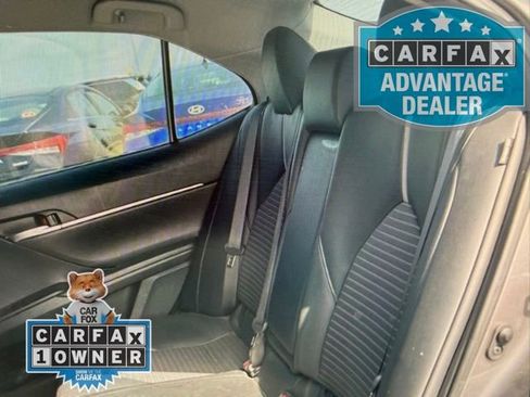Used 2023 Toyota Camry SE image 4