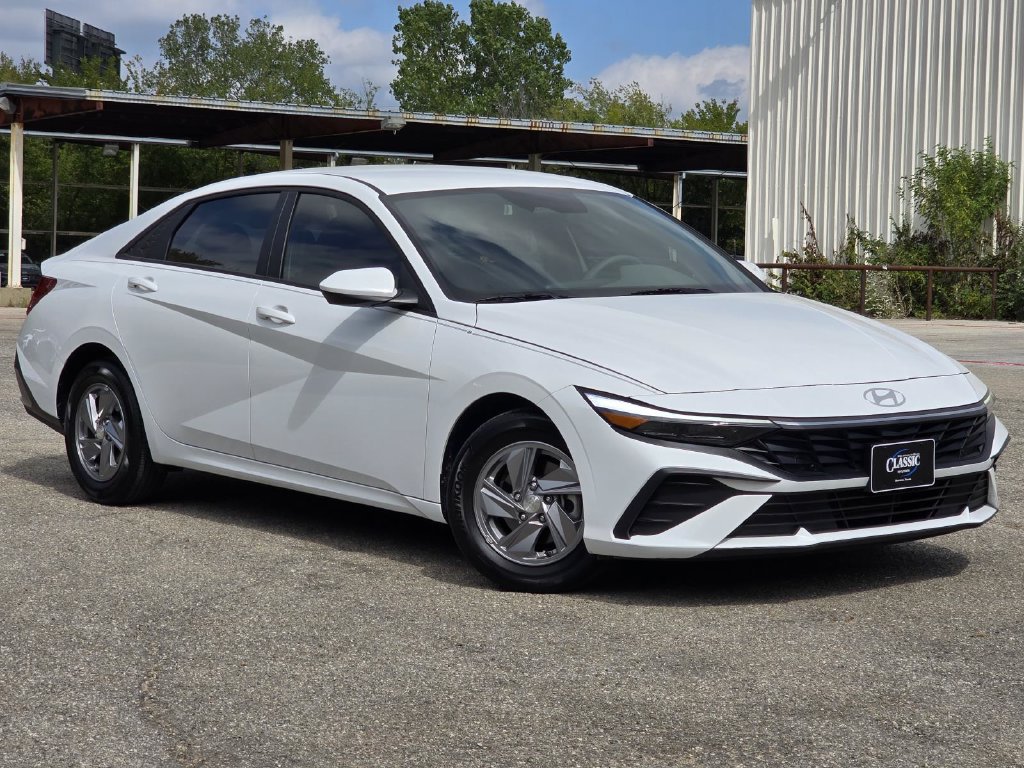 Used 2024 Hyundai Elantra SE FWD image 1