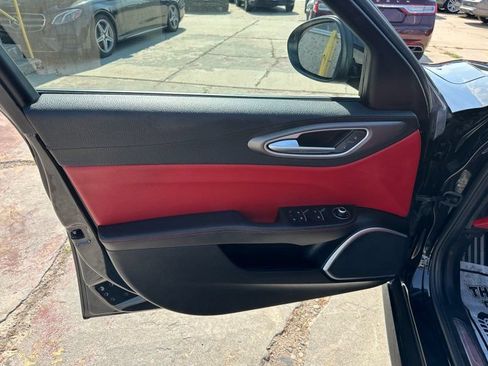 Used 2019 Alfa Romeo Giulia Ti Sport w/ Quick Order Package 22S Sport AWD/4WD image 11