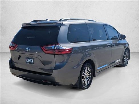 Used 2020 Toyota Sienna XLE Premium image 4